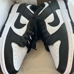 NEW Nike Dunk Low (panda) Women’s size 7.5 DD1503 101